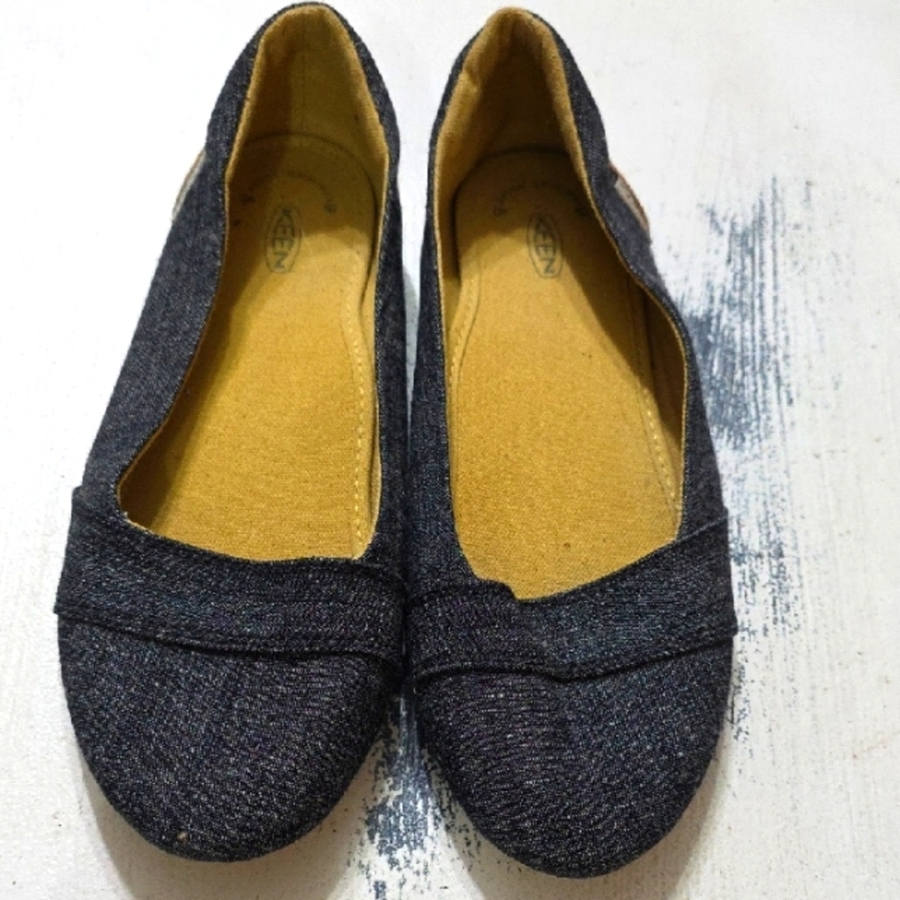 Keen Women's Denim Blue Flats Vegan Canvas-like Slip-ons Casual Comfort Sz 8 EUC